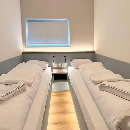 Mit Sauna Und Whirlpool In *